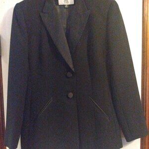 Kasper, 4 petite, Black tuxedo Blazer.
